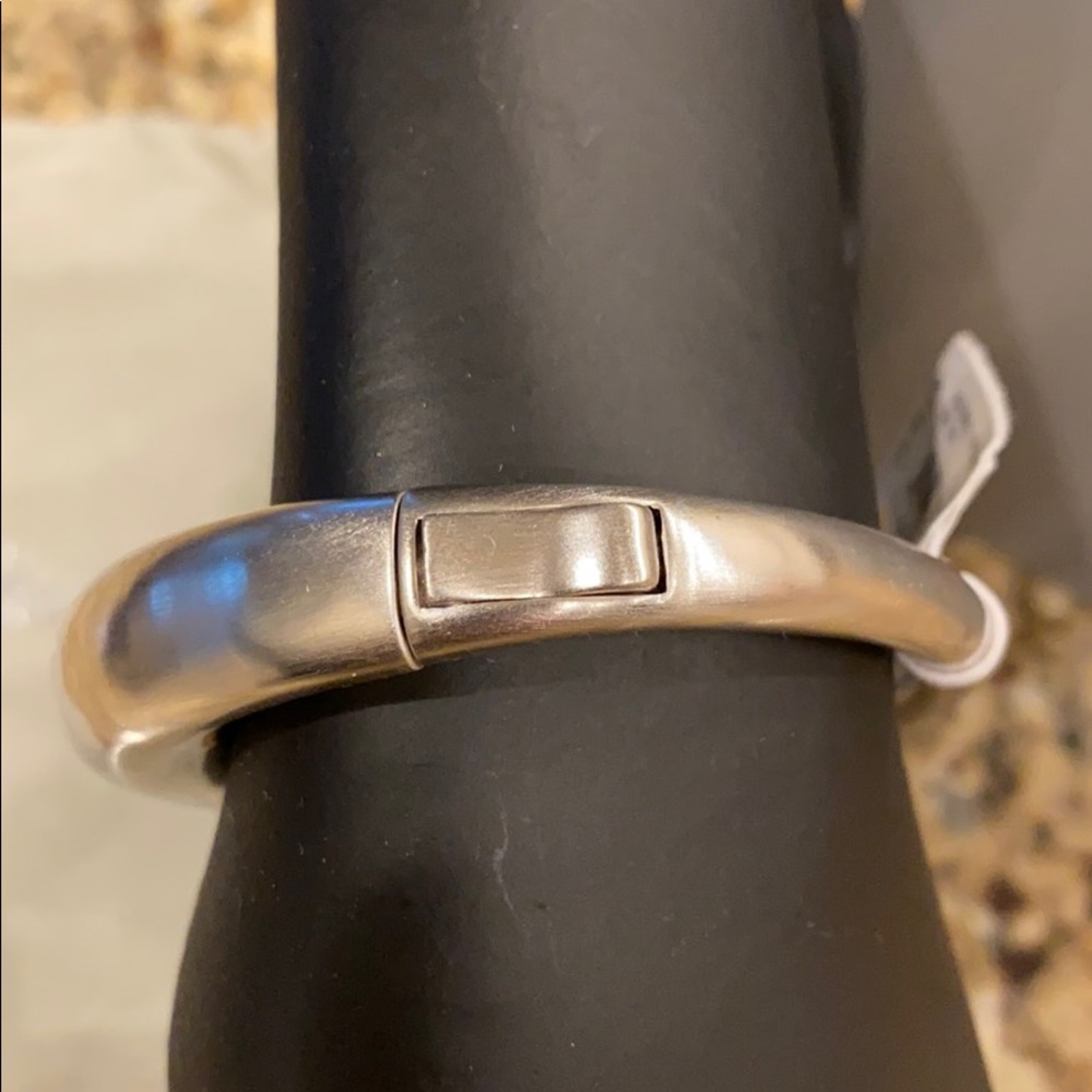 Kendra Scott KAIA Bangle - Picture 4 of 7